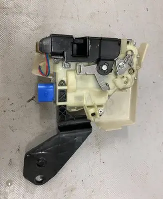 Volkswagen Transporter - Caravelle T6 Front door lock 7E1837015B