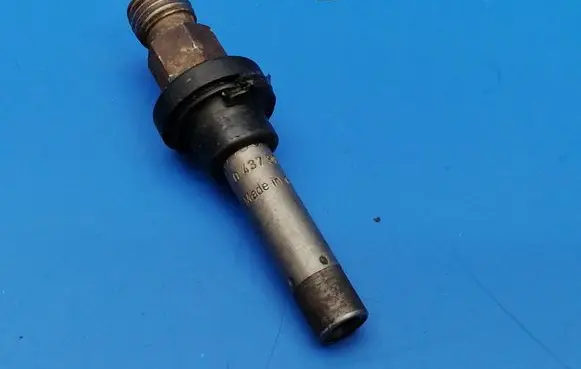 Mercedes-Benz S W126 Fuel injector 0437502010