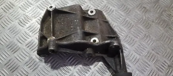 Opel Vectra B Engine mounting bracket