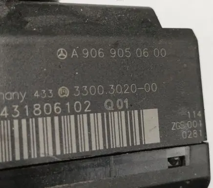Mercedes-Benz Sprinter W906 Ignition lock A9069050600