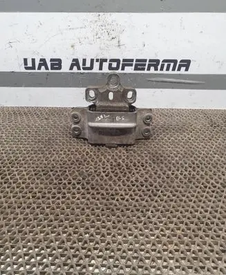 Volkswagen PASSAT B6 Engine mount bracket 3C0199555