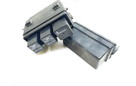 Mitsubishi Outlander Relay mounting block MR301971