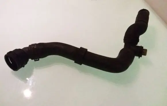 Audi A3 S3 8L Engine coolant pipe/hose 8L0122101B