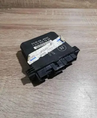 Mercedes-Benz E W210 Door control unit/module 2108207626