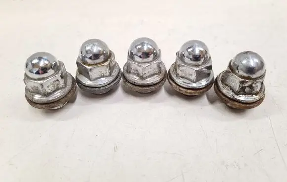 Toyota Corolla Verso AR10 Nuts/bolts 