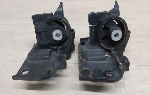 Toyota Avensis T270 Engine mount vacuum valve 