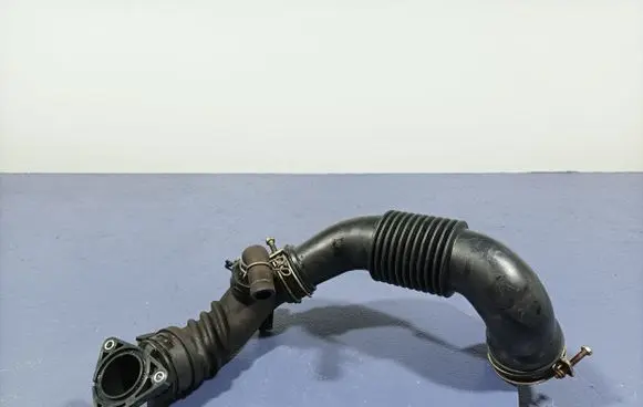 Toyota Urban Cruiser (XP110) Air intake hose/pipe 17881-33070