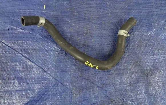 Toyota RAV 4 (XA40) Engine coolant pipe/hose
