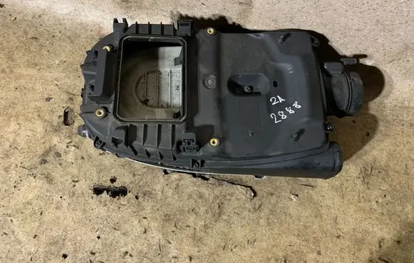 Mercedes-Benz E W212 Air filter box A6510901101
