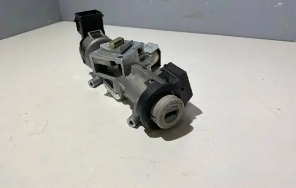 Ford Mondeo Mk III Ignition lock 3M513F880