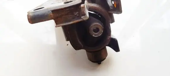 Toyota RAV 4 (XA30) Engine mount bracket av84685