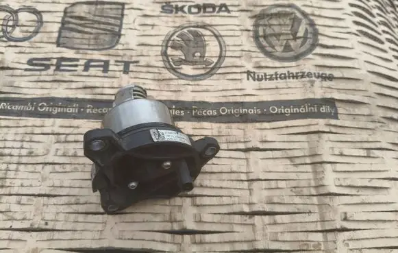 Thermostat/thermostat housing