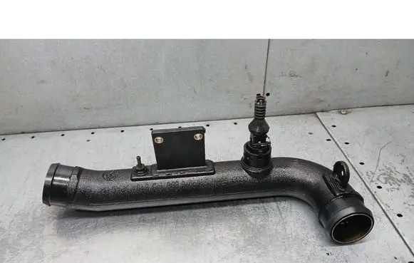Volkswagen PASSAT B5 Intercooler hose/pipe 08D0145840A