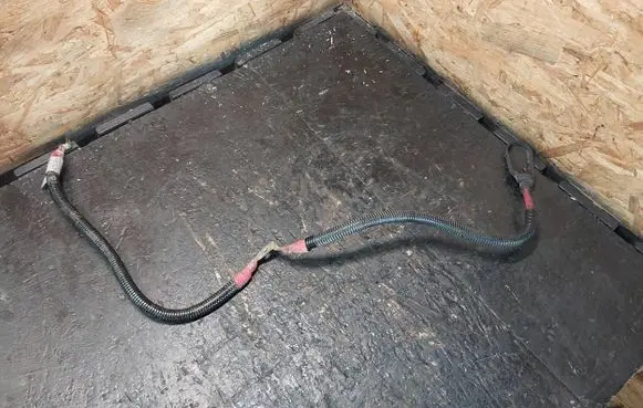 BMW 5 E39 Positive cable (battery) 1439332 107487