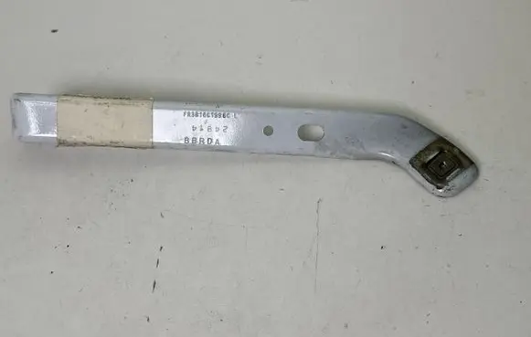 Ford Mustang VI Fender mounting bracket FR3B16C199BC