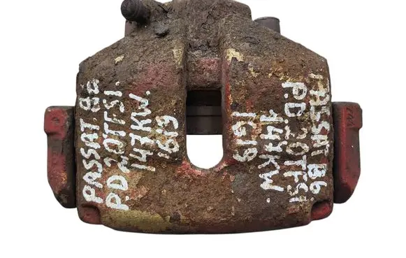 Volkswagen PASSAT B6 Front brake caliper 