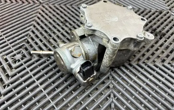 Volvo XC90 Fuel injection high pressure pump 2360020 31316143 31392104