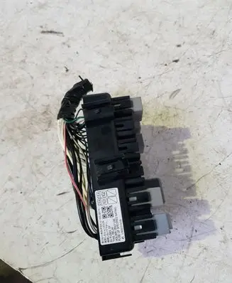 Subaru Outback Fuse module LB800100B