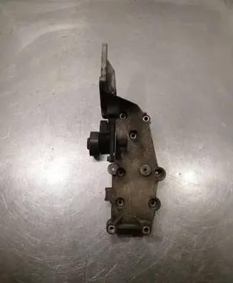 Volvo XC90 Engine mounting bracket 9497106