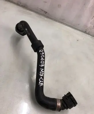 Mercedes-Benz CLA C117 X117 W117 Engine coolant pipe/hose A1765010000