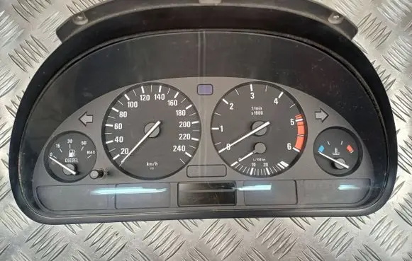 BMW 5 E39 Speedometer (instrument cluster) 8375675 110008735