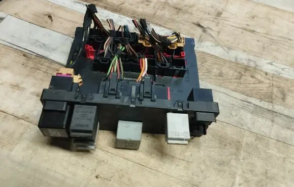 Volkswagen Touran I Central body control module 1K0937049T
