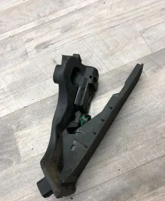 Volkswagen PASSAT B7 Accelerator throttle pedal 1K1723503AJ 6PV01103901