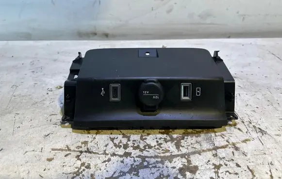 Jeep Avenger USB control unit 735763556 40064 C819