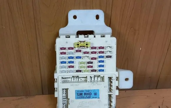 Hyundai ix35 BSM Control unit 919502S511