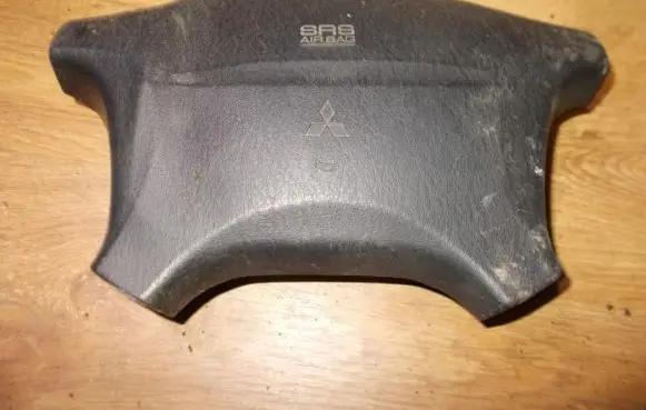 Mitsubishi Carisma Steering wheel airbag mr777231