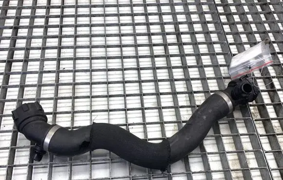 BMW X6 F16 Engine coolant pipe/hose 7811857