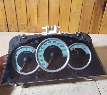 Toyota Corolla Verso E121 Speedometer (instrument cluster) MB2574203689