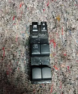 Subaru XV I Electric window control switch 157588