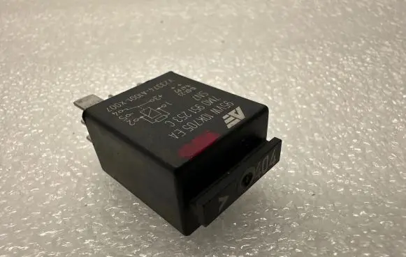 Volkswagen PASSAT B6 Other relay 7M0951253CA 7M0951253C