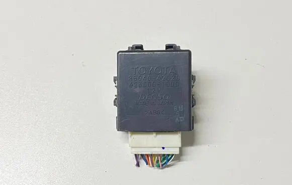 Toyota RAV 4 (XA30) Window wiper relay 4230001000 8594042020