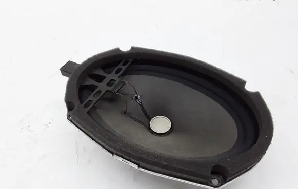 Mitsubishi Pajero Subwoofer speaker MR318624