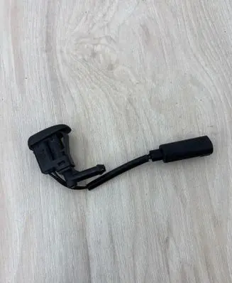 BMW 3 E46 Windshield washer spray nozzle 7056731