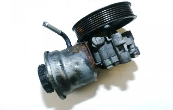 Toyota Corolla Verso AR10 Power steering pump