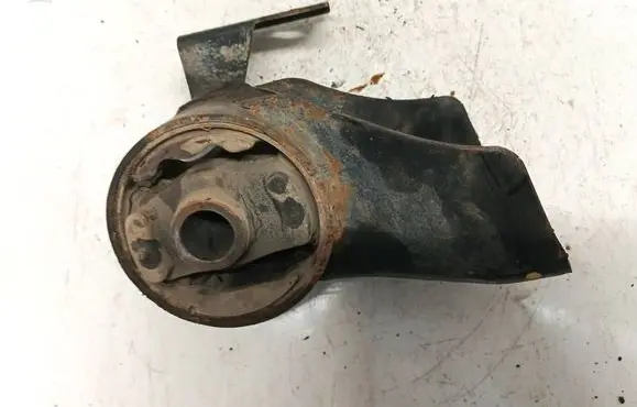 Engine mount bracket