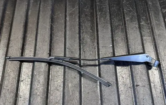 Land Rover Discovery 5 Rear wiper blade arm HY3217C403AC
