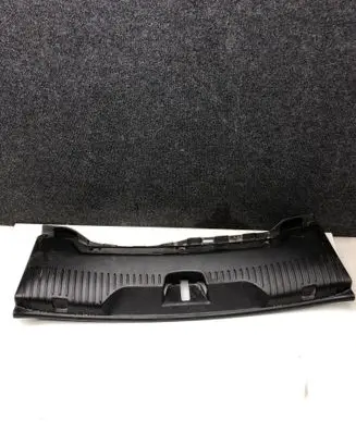 Trunk/boot sill cover protection