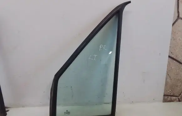 Volkswagen II LT Front door vent window glass four-door 43R000042