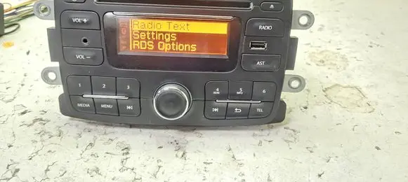 Dacia Duster Radio/CD/DVD/GPS head unit 281153889R 288547 HARN1003