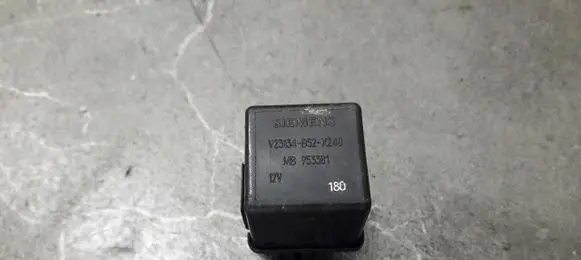 Volvo S40, V40 Fuel pump relay v23134b52x240
