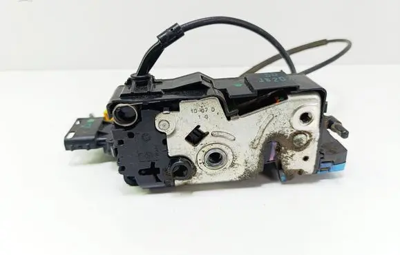 Peugeot 207 Rear door lock 24090158