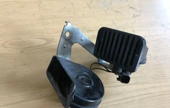 Opel Astra J Horn signal 0055306 A046522