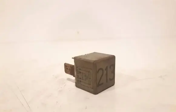 Volkswagen PASSAT B5 Other relay 443951253J