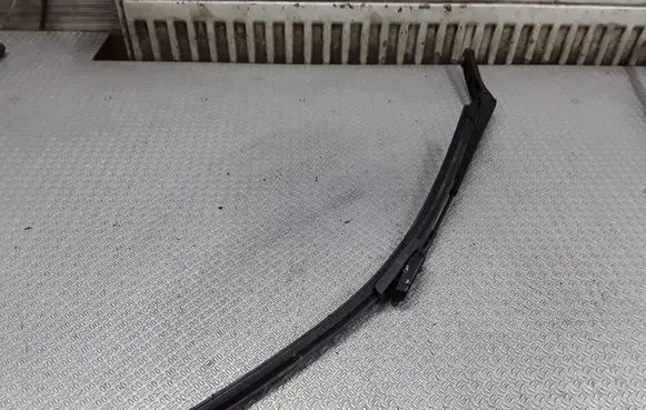 Volkswagen PASSAT B6 Windshield/front glass wiper blade 3C1955409C