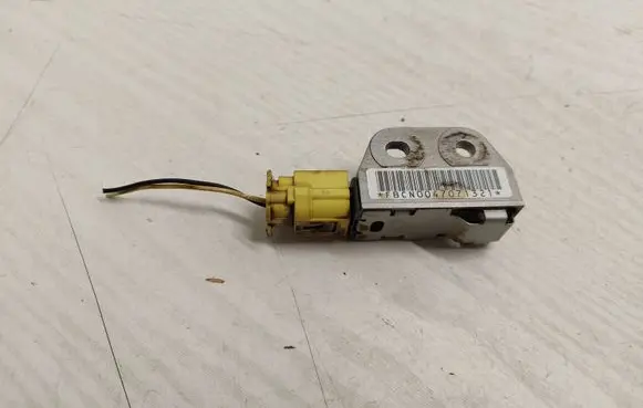 Nissan X-Trail T30 Airbag deployment crash/impact sensor Fbcn0047071321