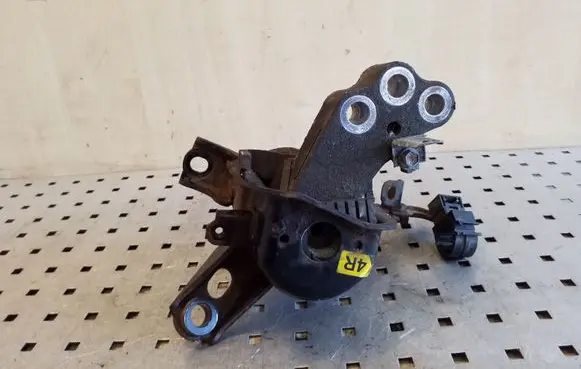 Toyota Verso Engine mount bracket